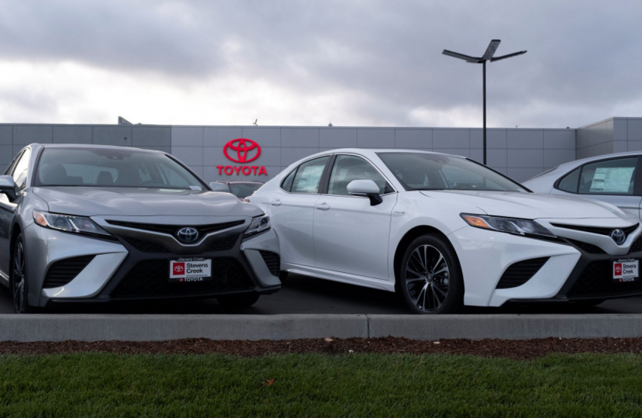 autos, cars, hyundai, toyota, amazon, android, camry, hyundai sonata, sonata, toyota camry, used cars, amazon, android, 2019 toyota camry vs. 2019 hyundai sonata: which used car is the better pick?
