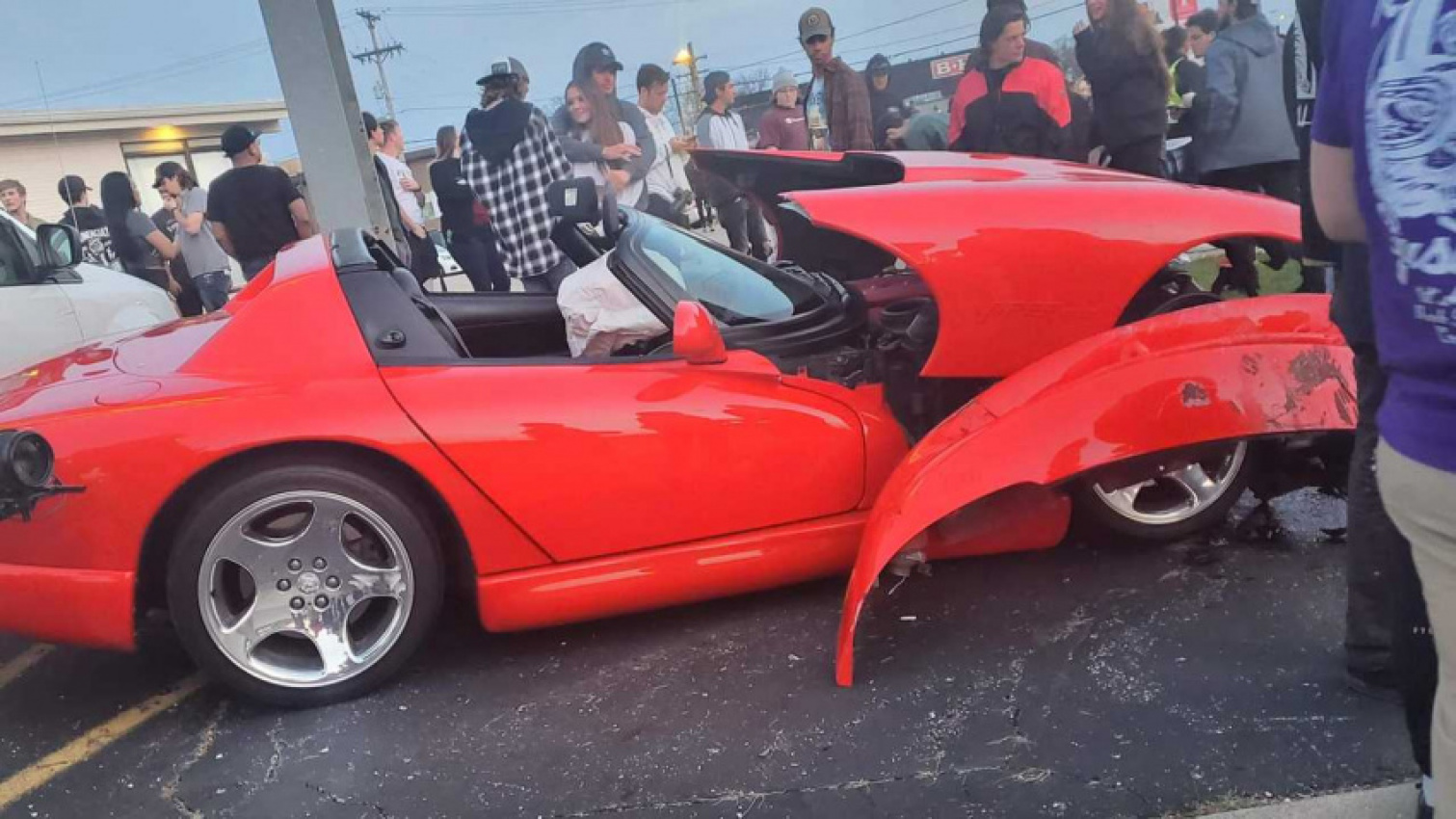 autos, cars, dodge, attack of the '90s: first-gen dodge viper crashes while racing integra