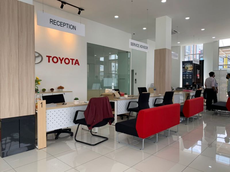 autos, cars, toyota, umw toyota launches new 3s centre in cyberjaya; includes body and paint services