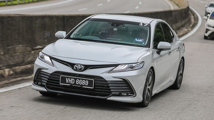 autos, cars, news, toyota, umw toyota motor sold 22,447 cars in q1 2022, march 2022 sales up 32%