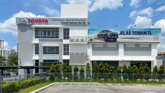autos, cars, news, toyota, umw toyota opens new 3s centre in cyberjaya with body and paint facilities