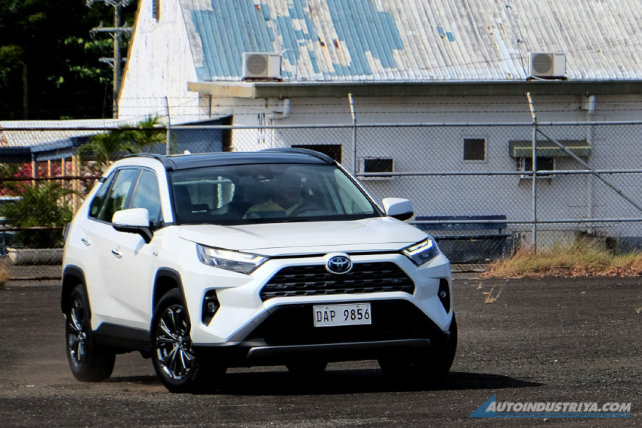 autos, cars, feature stories, features, toyota, android, hybrid electric vehicle, toyota rav4, toyota rav4 hev, toyota rav4 hybrid, android, hev drive: this toyota rav4 averaged 18.5 km/l
