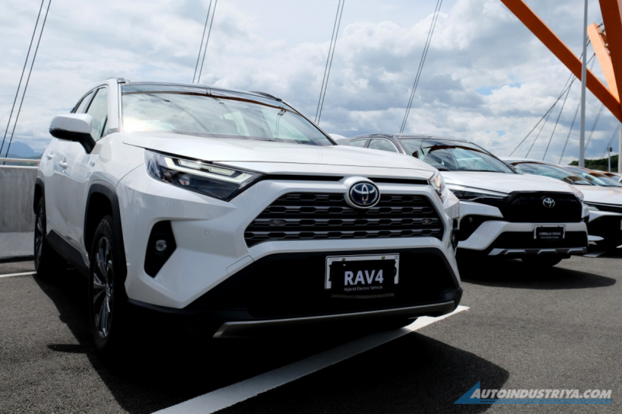 autos, cars, feature stories, features, toyota, android, hybrid electric vehicle, toyota rav4, toyota rav4 hev, toyota rav4 hybrid, android, hev drive: this toyota rav4 averaged 18.5 km/l