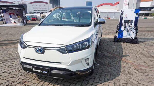 cars, reviews, toyota, toyota innova, toyota innova electric 7 seater mpv will not enter production