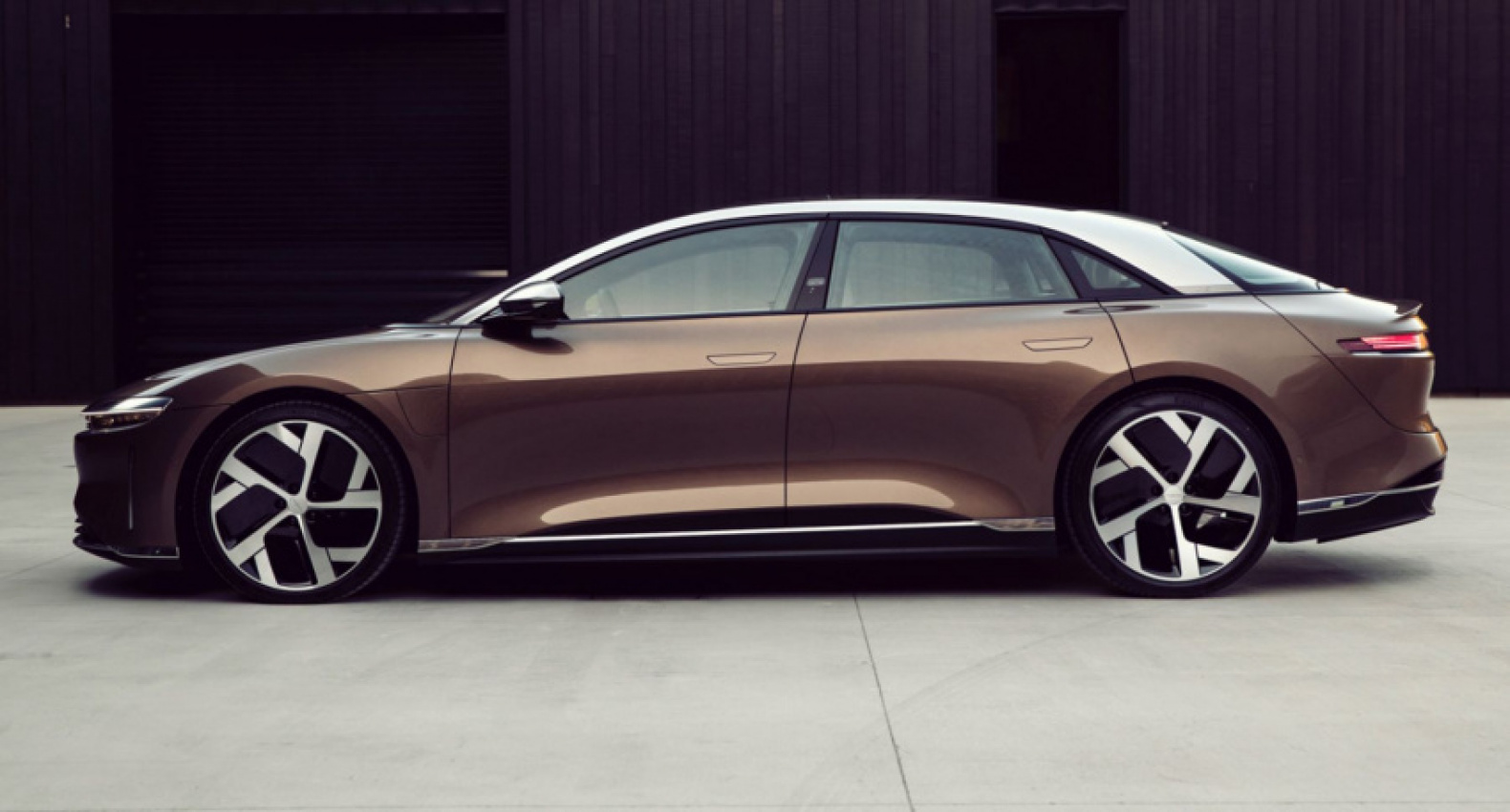autos, cars, electric vehicle, lucid, ev car, the 2022 lucid air dream is the fastest-charging ev car and driver has ever tested