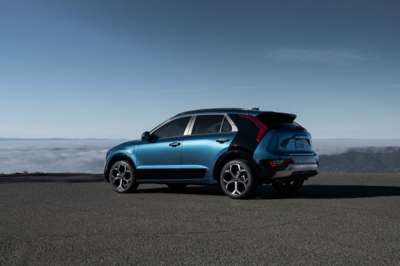 cars, hybrid cars, kia, android, electric cars, hybrids, kia news, plug-in hybrids, android, kia reveals redesigned 2023 niro ev, hybrid, and plug-in hybrid