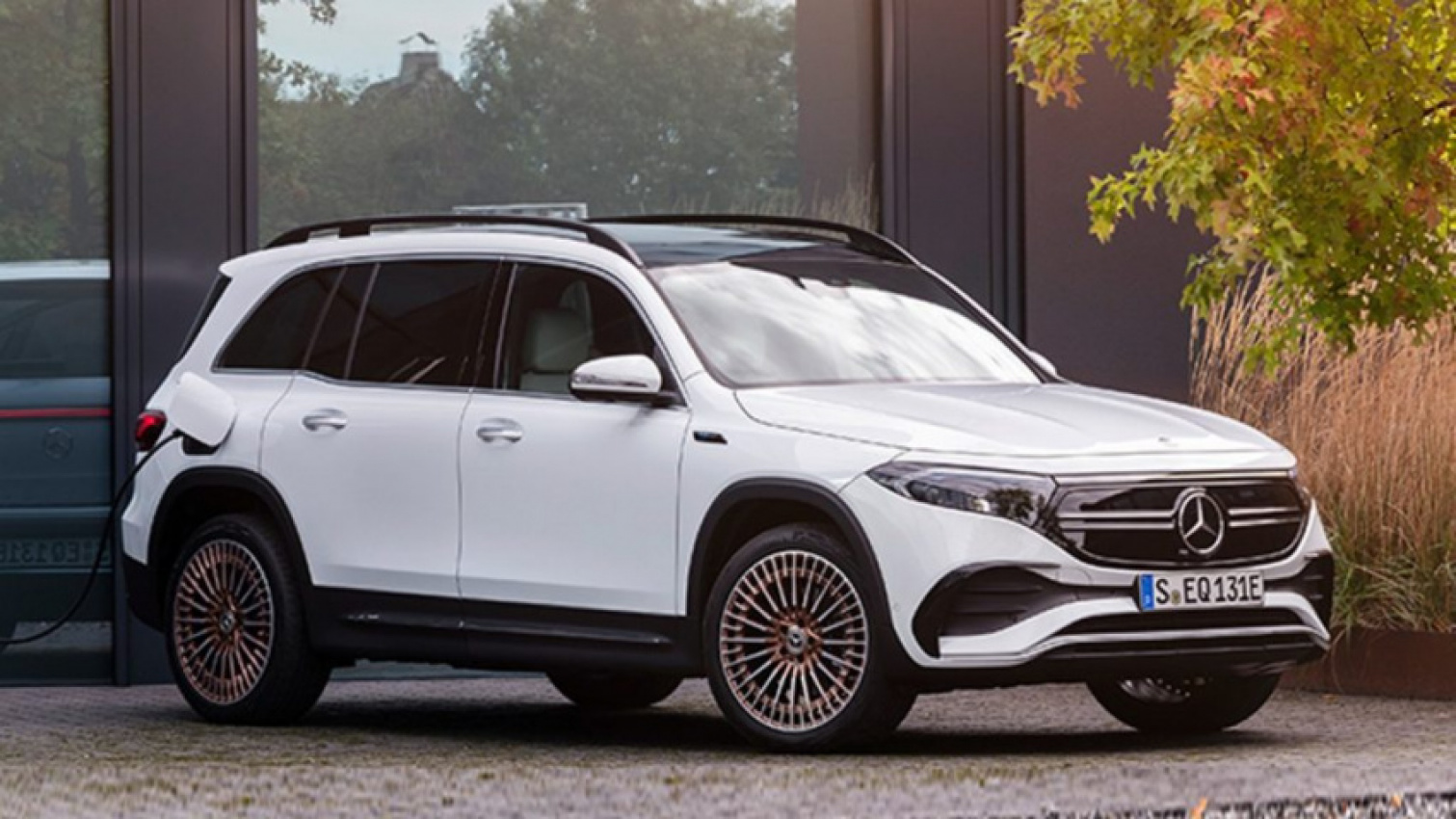 autos, cars, mercedes-benz, luxury suv, mercedes, small, midsize and large suv models, mercedes-benz stays inoffensive with the new eqb electric luxury suv