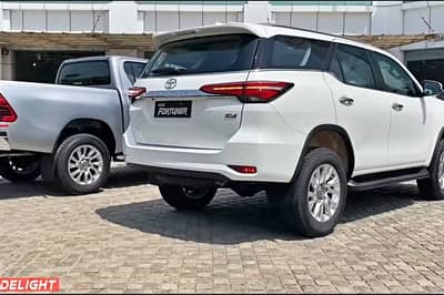 article, autos, cars, toyota, android, fortuner, android, hilux vs fortuner compared on video; can’t go wrong with either