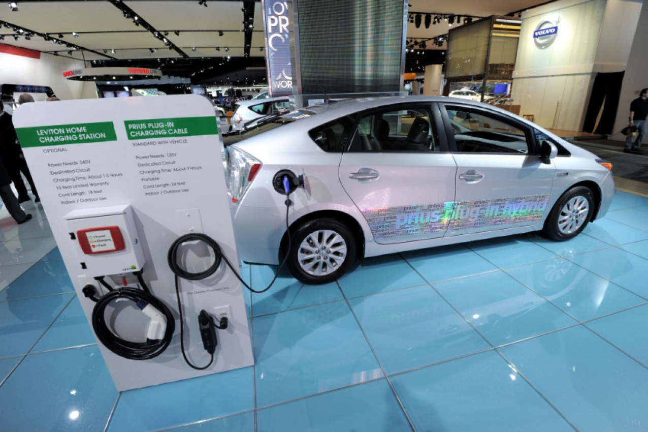 autos, cars, electric vehicle, fuel economy, maintenance, prepare to spend at least double on installation fees when buying an electric vehicle home charging station