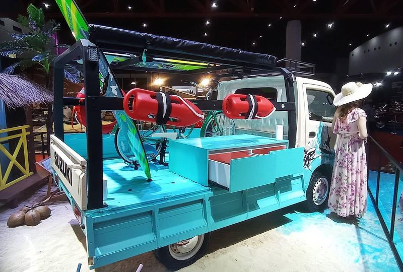 autos, cars, suzuki, this suzuki carry is transformed from a pasar malam van into a retro beach surfer