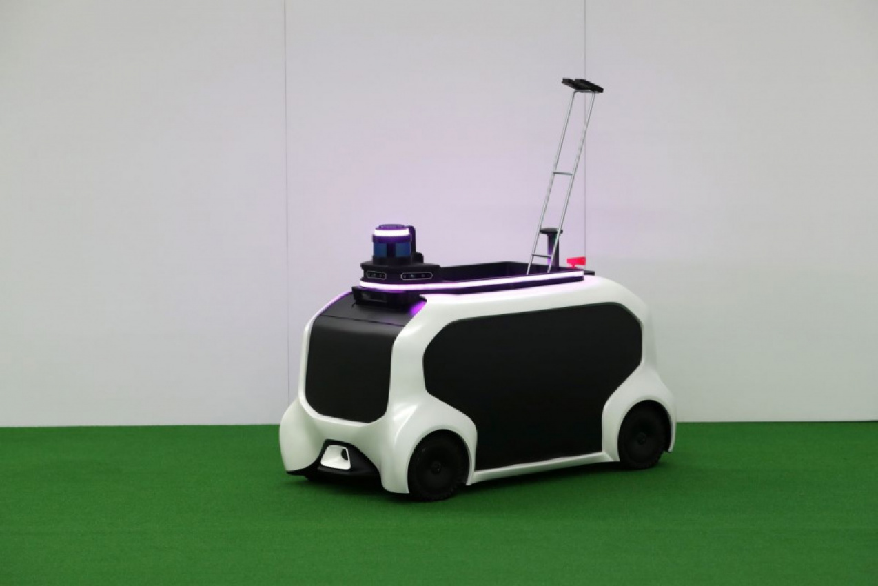 autos, cars, toyota, autonomous vehicle, self-driving, toyota’s new dog-walking robot sounds like a nightmare