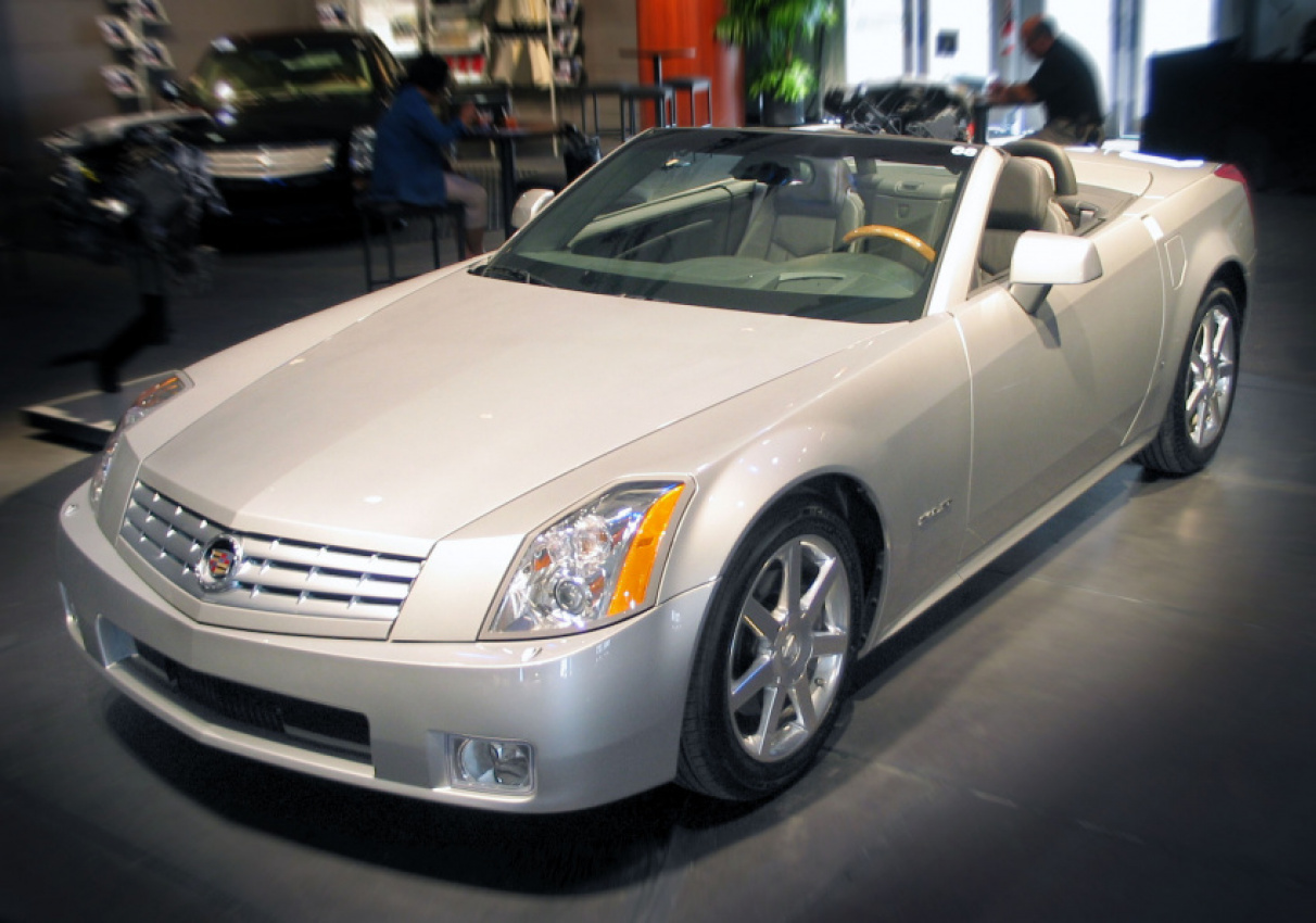 autos, cadillac, cars, classic cars, 2000s, year in review, cadillac xlr 2004
