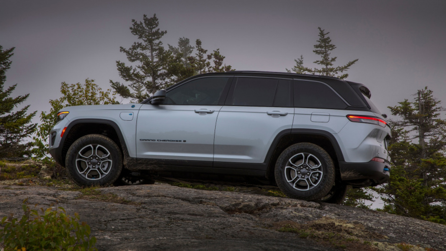 autos, cars, jeep, reviews, jeep grand cherokee, 2022 jeep grand cherokee 4xe first drive: but wait, there’s more to this hybrid!