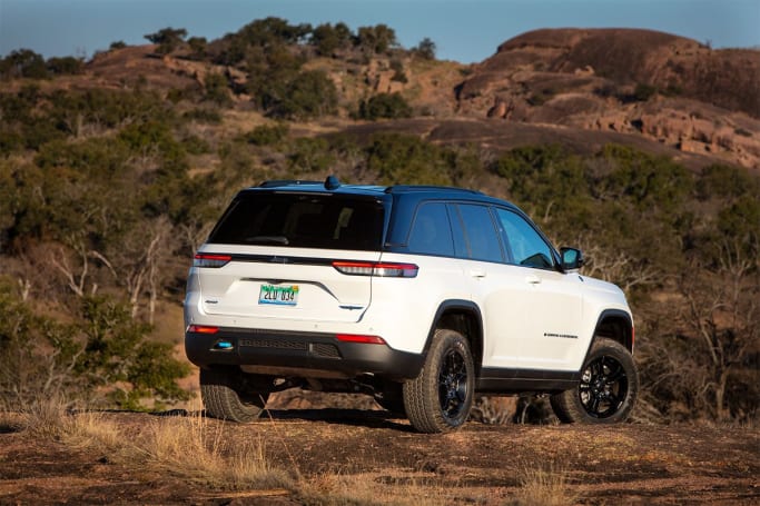 autos, cars, jeep, reviews, 7 seater, electric, electric cars, green cars, hybrid cars, jeep grand cherokee, jeep grand cherokee 2022, jeep grand cherokee reviews, jeep reviews, jeep suv range, off-road, plug-in hybrid, amazon, jeep grand cherokee 4xe 2022 review