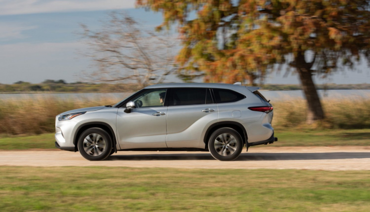 autos, cars, midsize suv, small, midsize and large suv models, toyota, roomiest midsize suvs with comfortable interiors: consumer reports