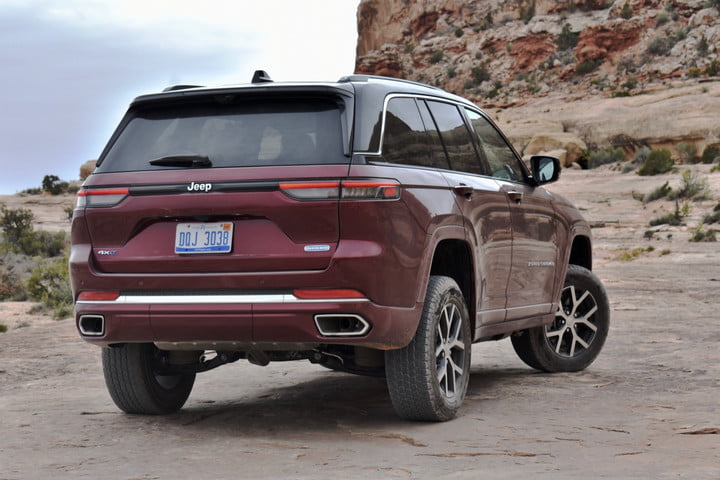 cars, jeep, jeep grand cherokee, off-road, off-roaders, plug-in hybrids, suvs, off-roading in a plug-in jeep is like hiking with a/c