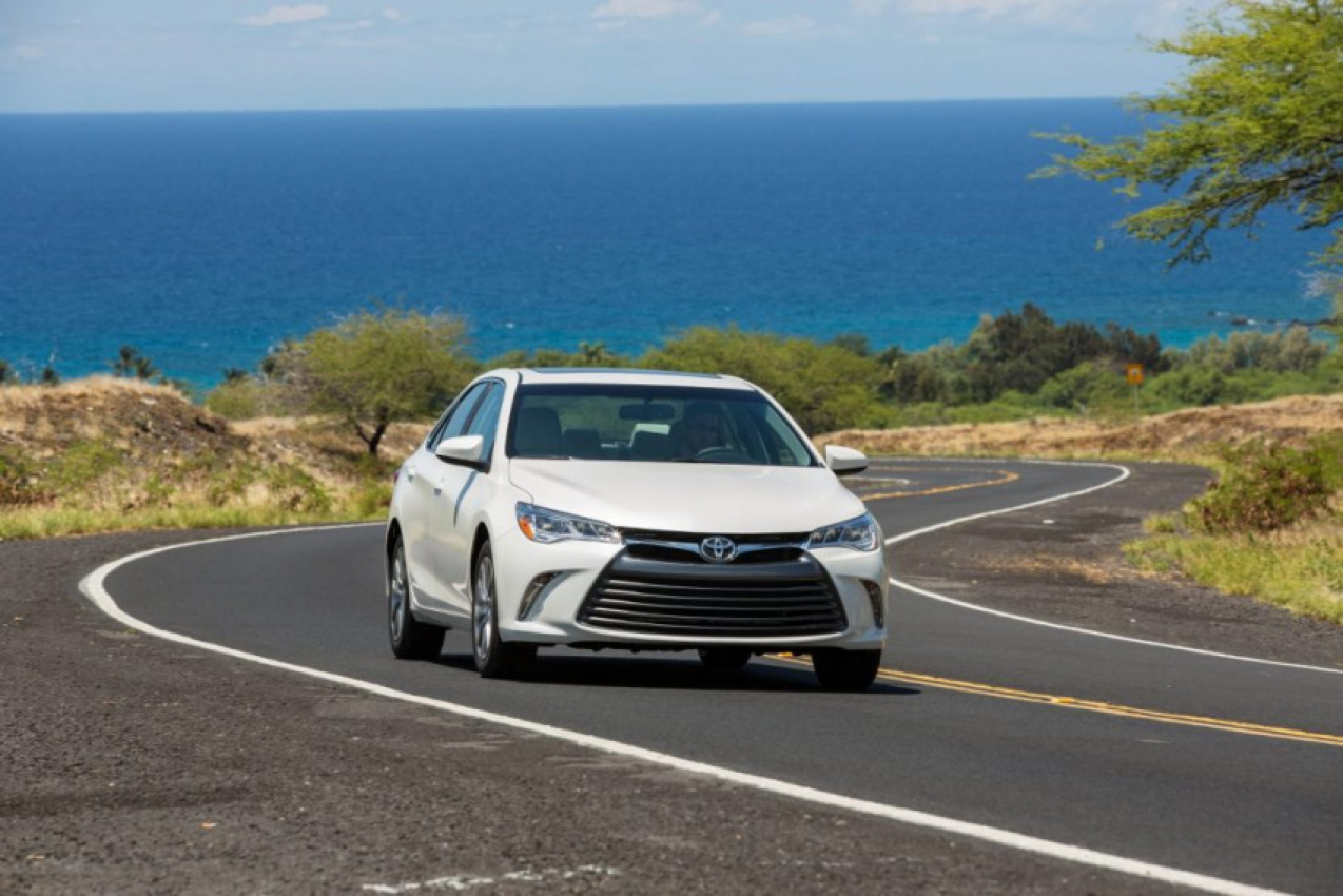 autos, cars, toyota, camry, hybrid, toyota camry, 5 reasons you should buy a used 2017 toyota camry hybrid right now