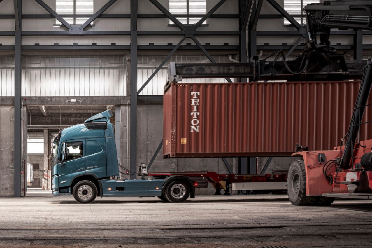 autos, cars, commercial vehicles, volvo, haulage, logistics, malaysia, prime movers, swift haulage berhad, trucks, volvo malaysia, volvo trucks, volvo trucks malaysia, swift haulage berhad expands fleet with volvo fm trucks