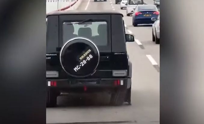 autos, cars, mercedes-benz, mercedes, a flat tire for the mercedes-benz g-class turns into a small explosion