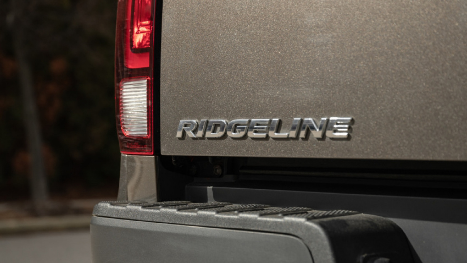 autos, cars, honda, reviews, honda ridgeline, honda ridgeline in-bed trunk: the hands-on review