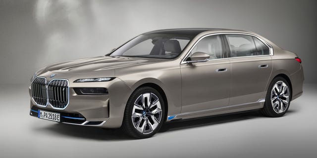 autos, bmw, cars, news, amazon, amazon, all-electric 2023 bmw i7 leads the way for a radical new 7-series
