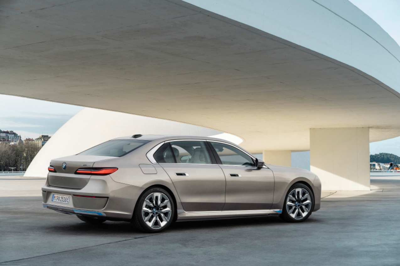 autos, bmw, cars, motoring, amazon, amazon, bmw's new 7 series goes both gas and electric