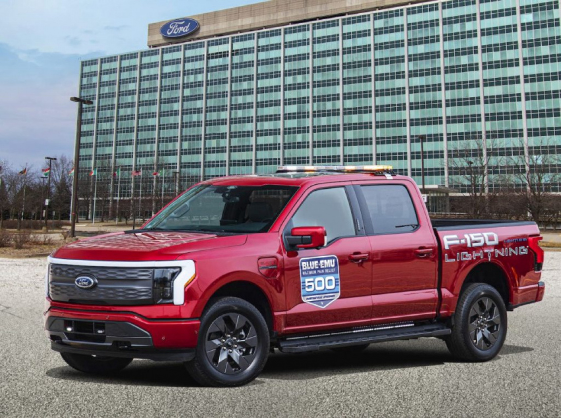 autos, cars, ford, f-150, ford f-150, lightning, play video games in the 2022 ford f-150 lightning