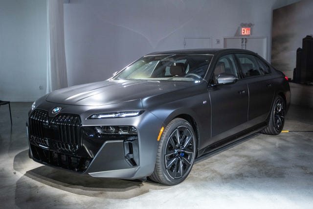 autos, bmw, cars, news, the 2023 bmw 7-series is bangle-era shock and awe all over again