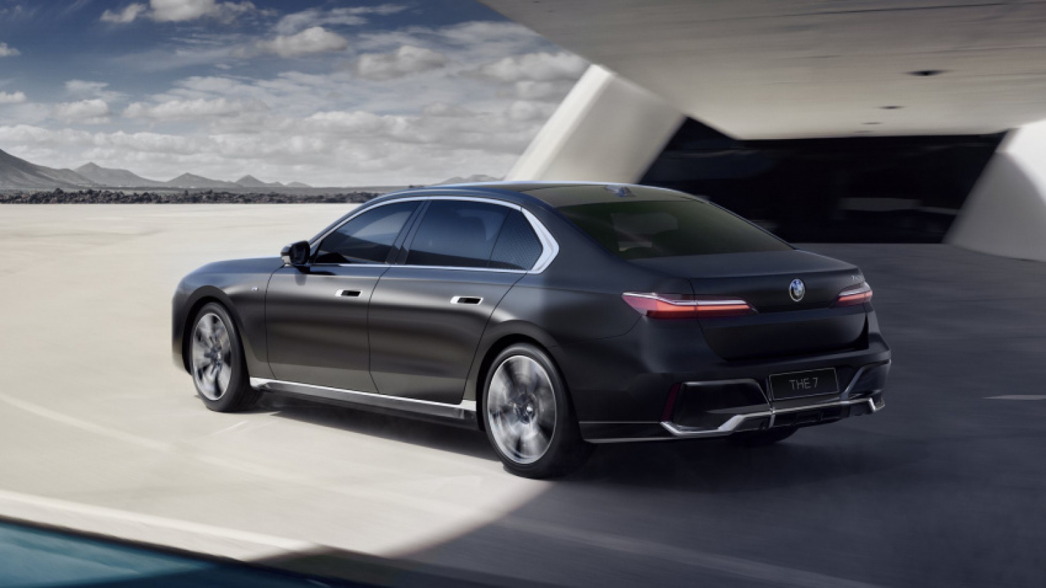 autos, bmw, cars, 7 series g70, bmw 7 series g70, bmw i7, bmw i7 xdrive60l with extra charing port and 740l debut in china