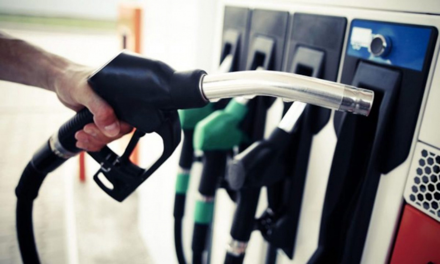 autos, cars, news, fuel price, fuel prices, fuel price: petrol down, diesel continue to rise
