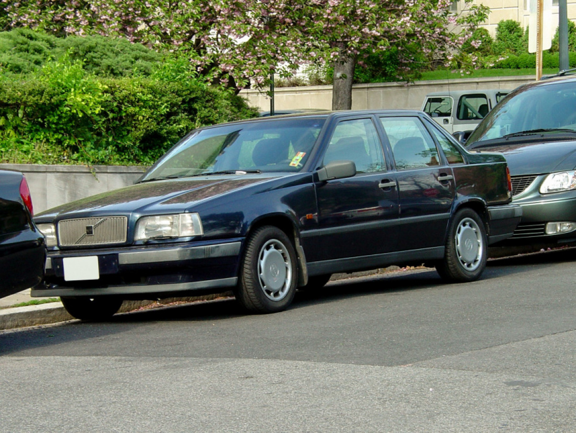 autos, cars, classic cars, volvo, street-spotted: euro-spec volvo 850 gle