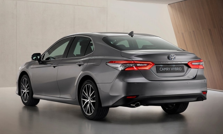 autos, cars, toyota, camry, vnex, toyota releases new tvc showing camry's hybrid system