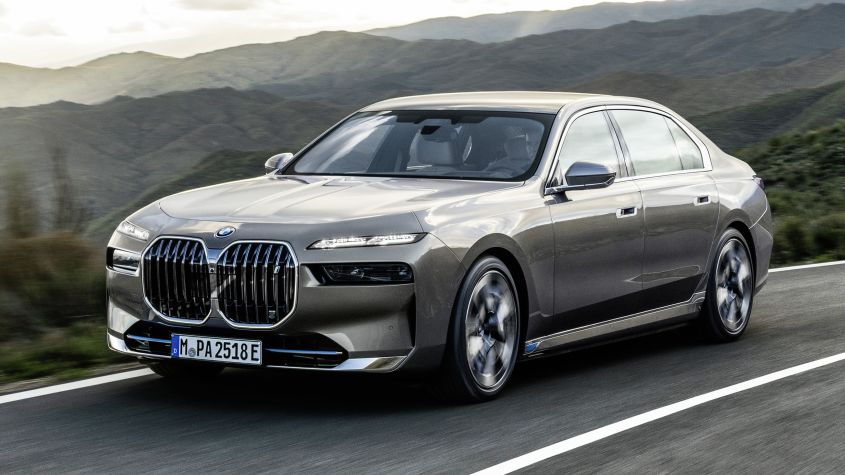autos, bmw, cars, reviews, 7 series hybrid, 7 series saloon, electric cars, executive cars, luxury cars, new 2022 bmw 7 series and electric i7 revealed