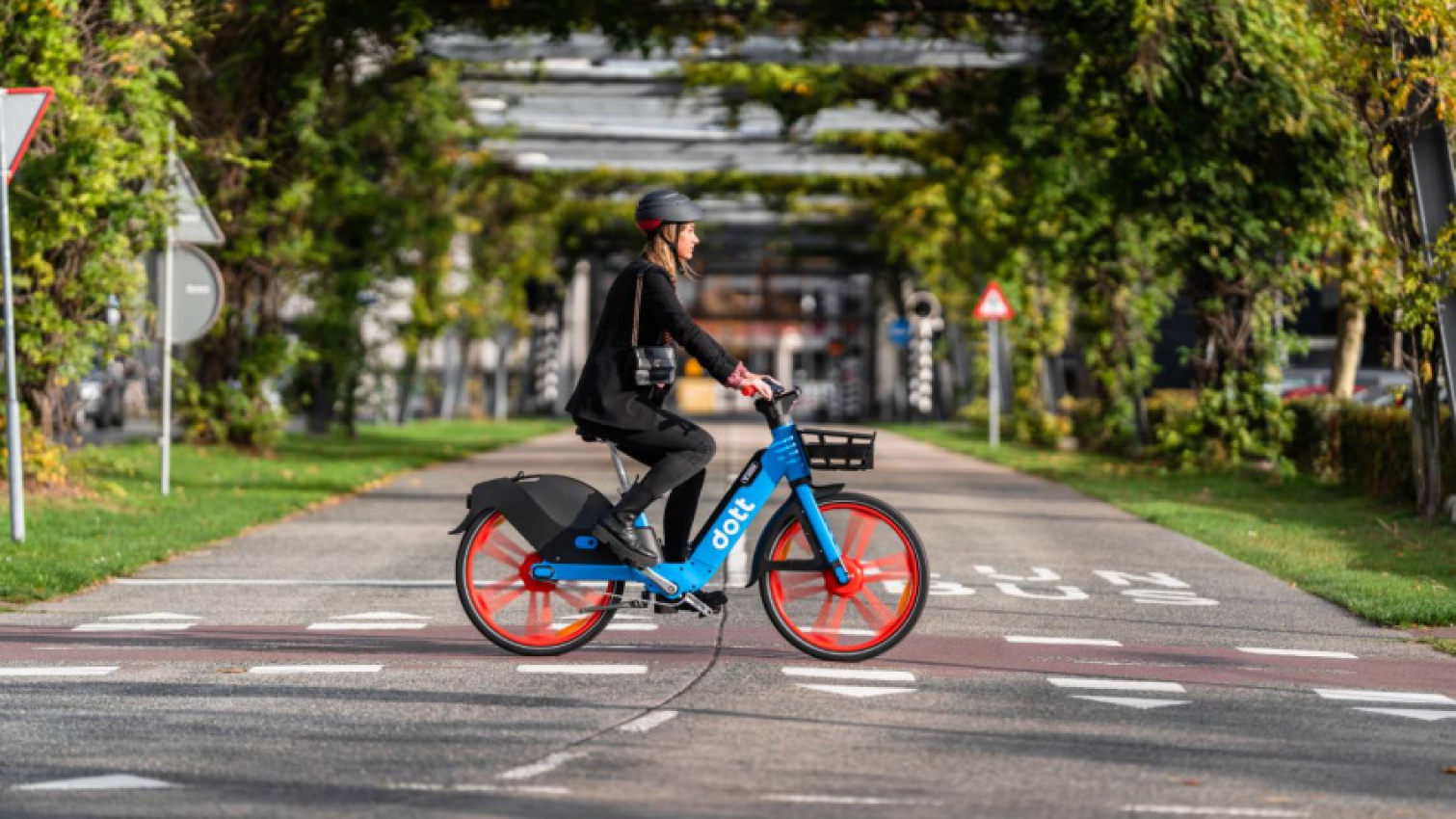 autos, cars, e-scooters & e-bikes, technology, amersfoort, dott, enschede, dott brings e-bikes to amersfoort and enschede