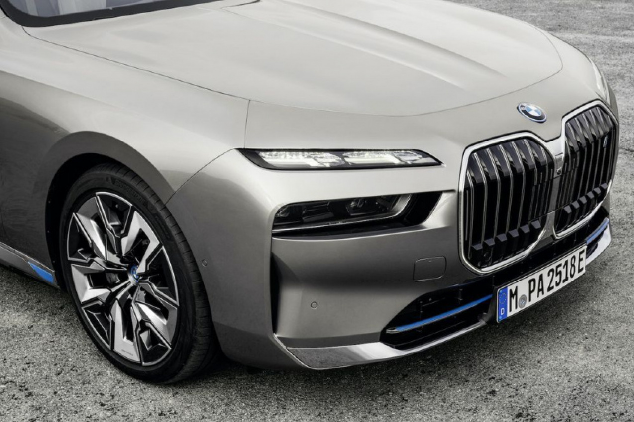 autos, bmw, cars, 7 series, amazon, auto news, clar, electric, ev, g70, i7, premiere, x7, amazon, bmw reveals all-new 2023 7 series - adds full electric i7, that x7 face