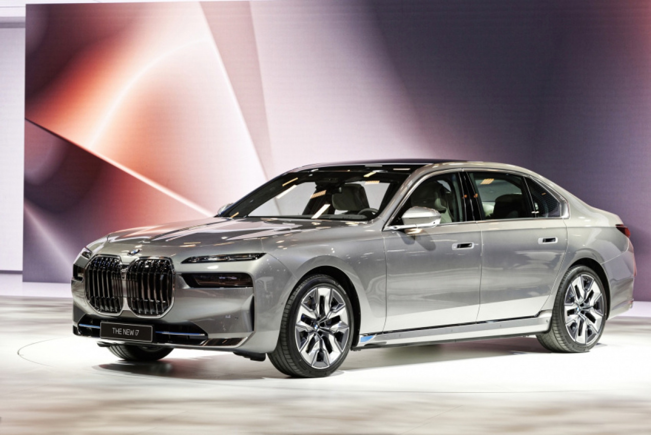autos, bmw, cars, bmw 7-series, render, would the bmw 7 series look better with smaller grilles and single headlights?