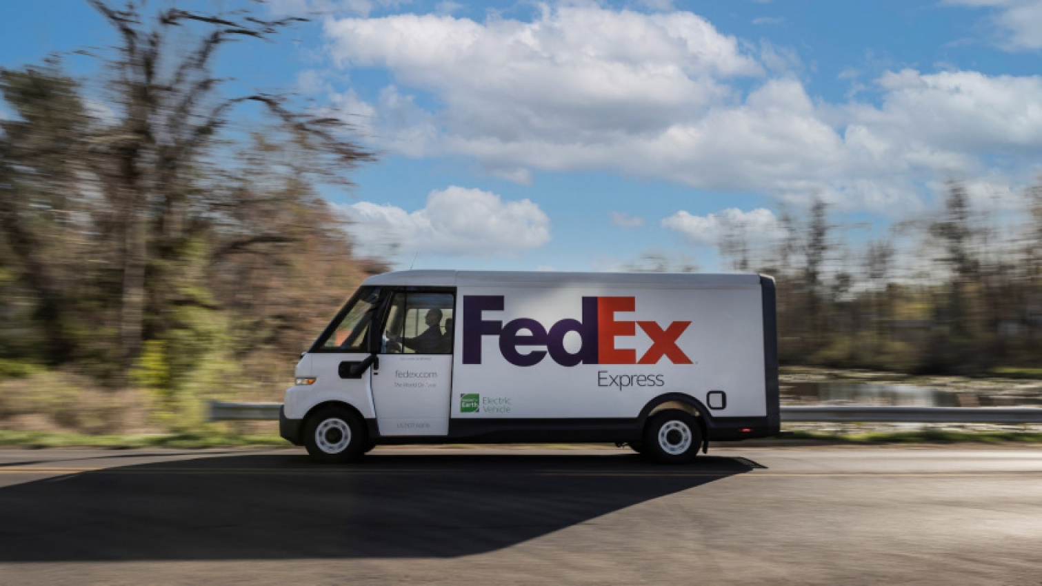 autos, cars, news, amazon, gm’s electric brightdrop zero 600 van snags distance record with 260-mile* run