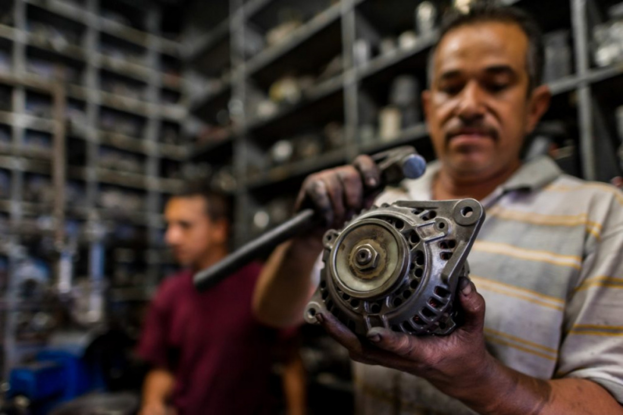 autos, cars, battery, car repair, cars, maintenance, what does the alternator in your car do?