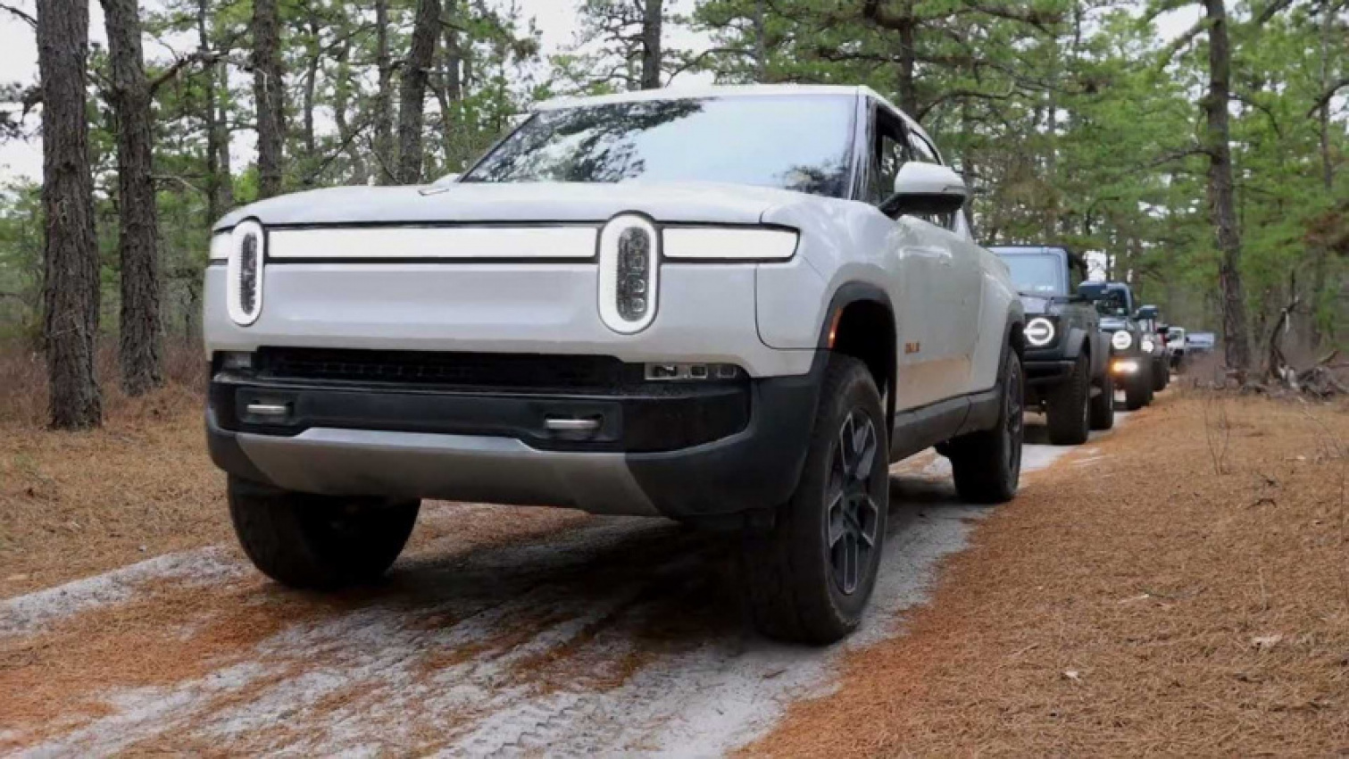autos, cars, evs, jeep, rivian, wrangler, rivian r1t shows bronco & wrangler who's boss off-road in deep water