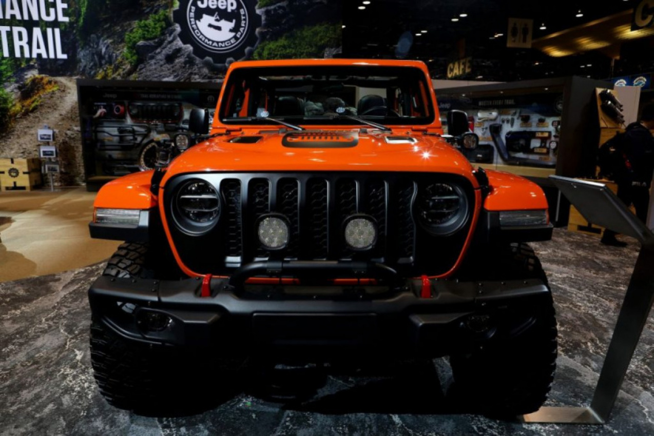 autos, cars, jeep, android, jeep gladiator, android, is the 2020 jeep gladiator a good truck? we look at the revealing reviews
