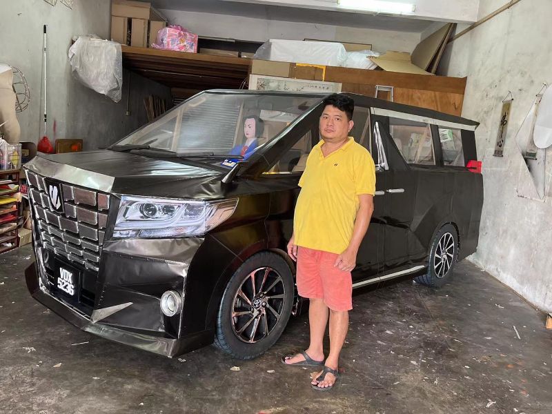 autos, cars, toyota, toyota alphard, life-size funeral offering of toyota alphard costs more than rm 12k, comes with driver!