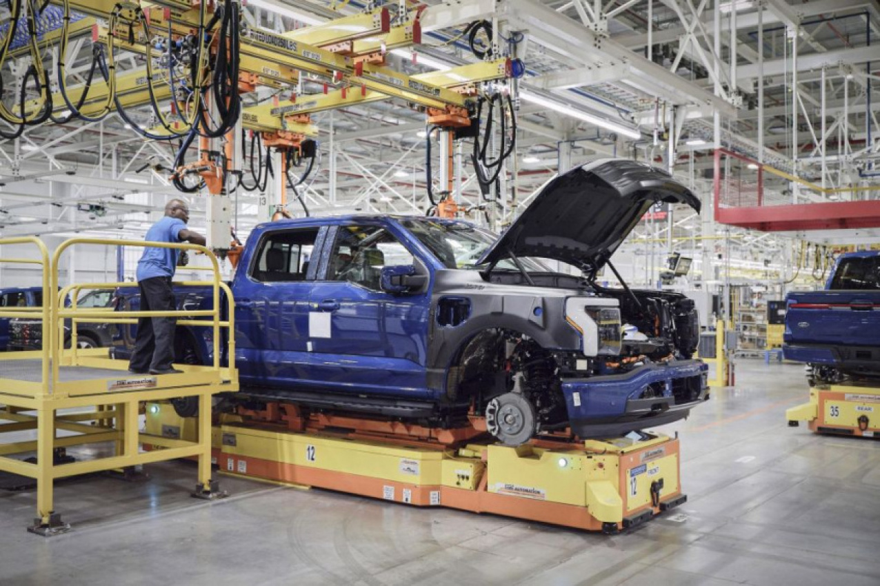 autos, cars, ford, ford f-150, 2022 ford f-150 lightning enters production, already sold out