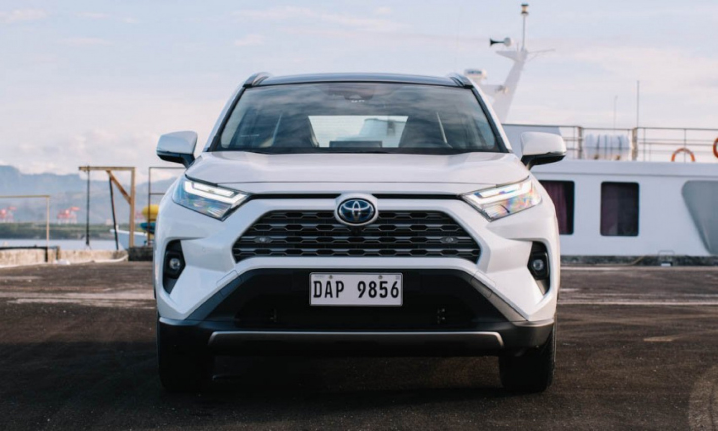 autos, cars, reviews, toyota, android, toyota rav4, android, the toyota rav4 hev is a compelling hybrid crossover