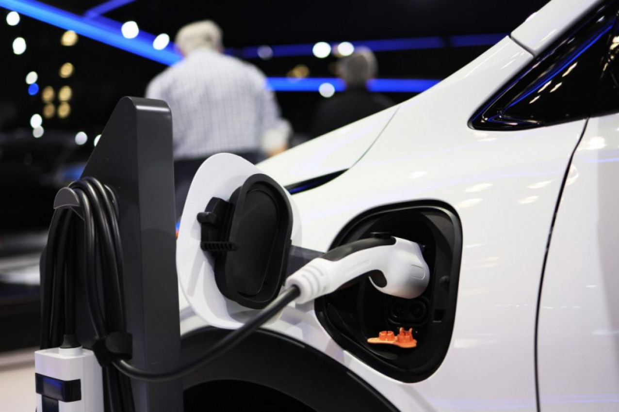 autos, cars, electric vehicle, electric, pros and cons of owning an electric vehicle in 2022