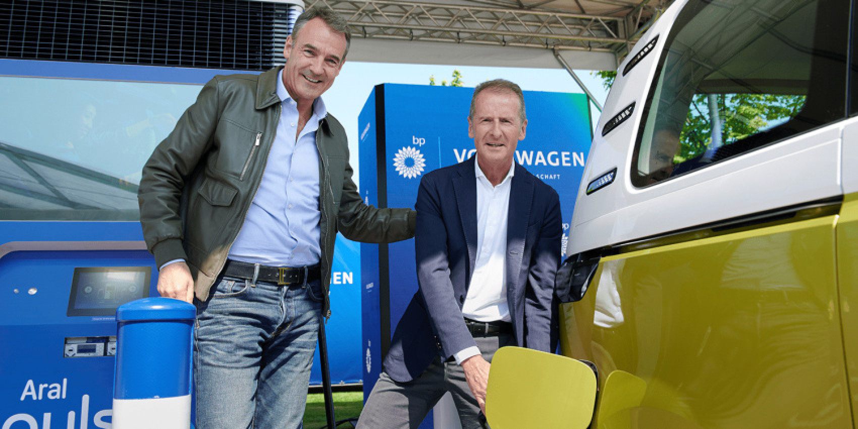 autos, cars, electric vehicle, energy & infrastructure, aral, batteries, charging infrastructure, charging stations, düsseldorf, germany, volkswagen, vw and bp put first joint charging station into operation