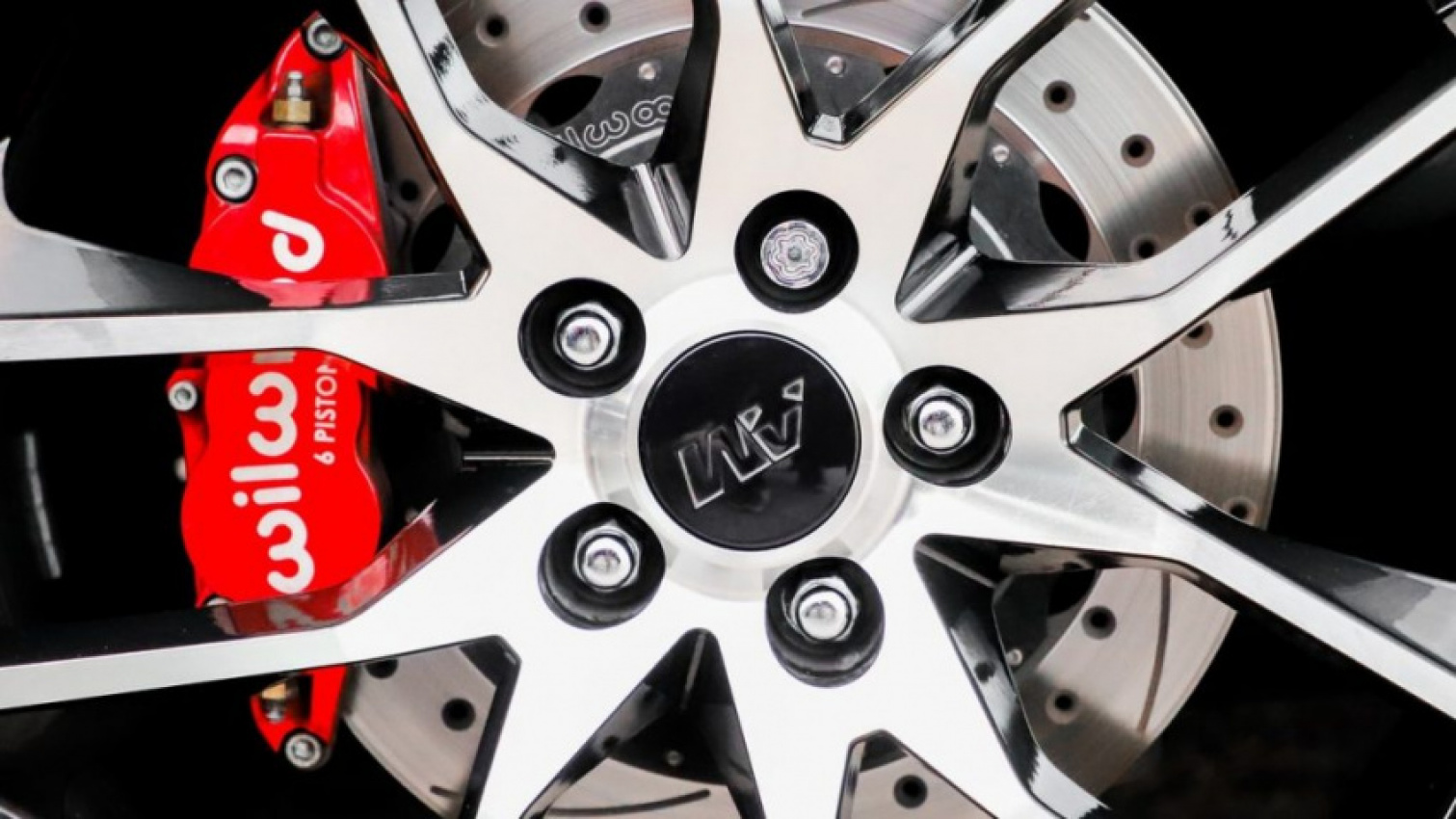 autos, cars, maintenance, how should you tighten your wheel’s lug nuts?