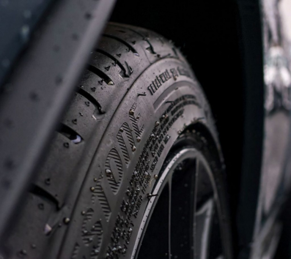 autos, cars, maintenance, tires, is it worse for tire pressure to be too high or too low?