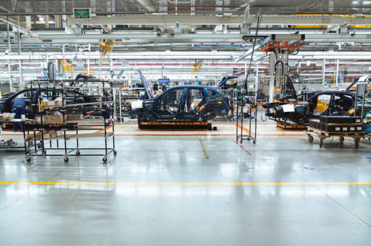 autos, bmw, car news, cars, news, car building, car manufacturing, industry news, behind the scenes at bmw’s biggest factory