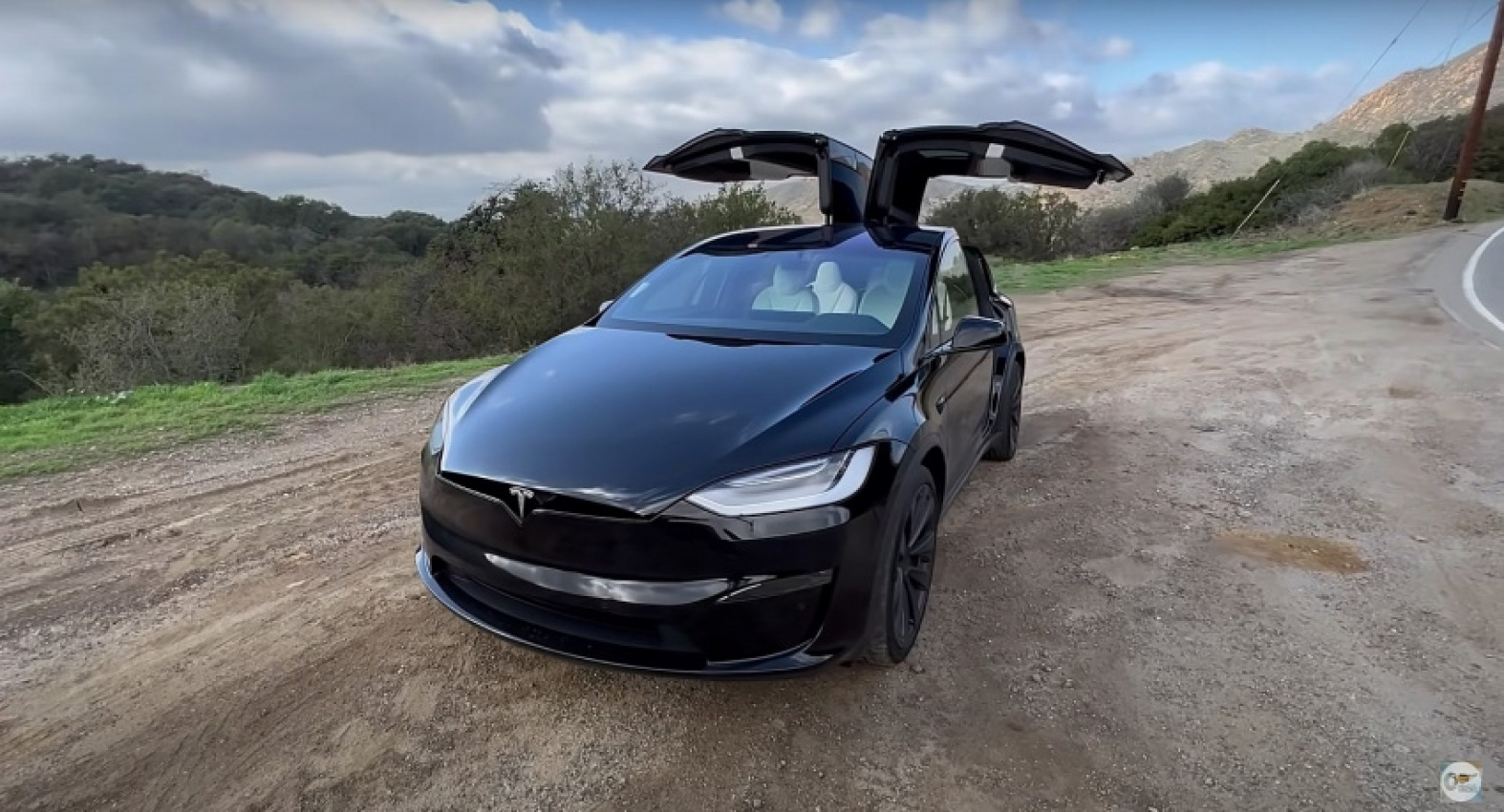 autos, cars, news, space, spacex, tesla, tesla recalls *one* 2022 model x, replaces vehicle over missing hardware