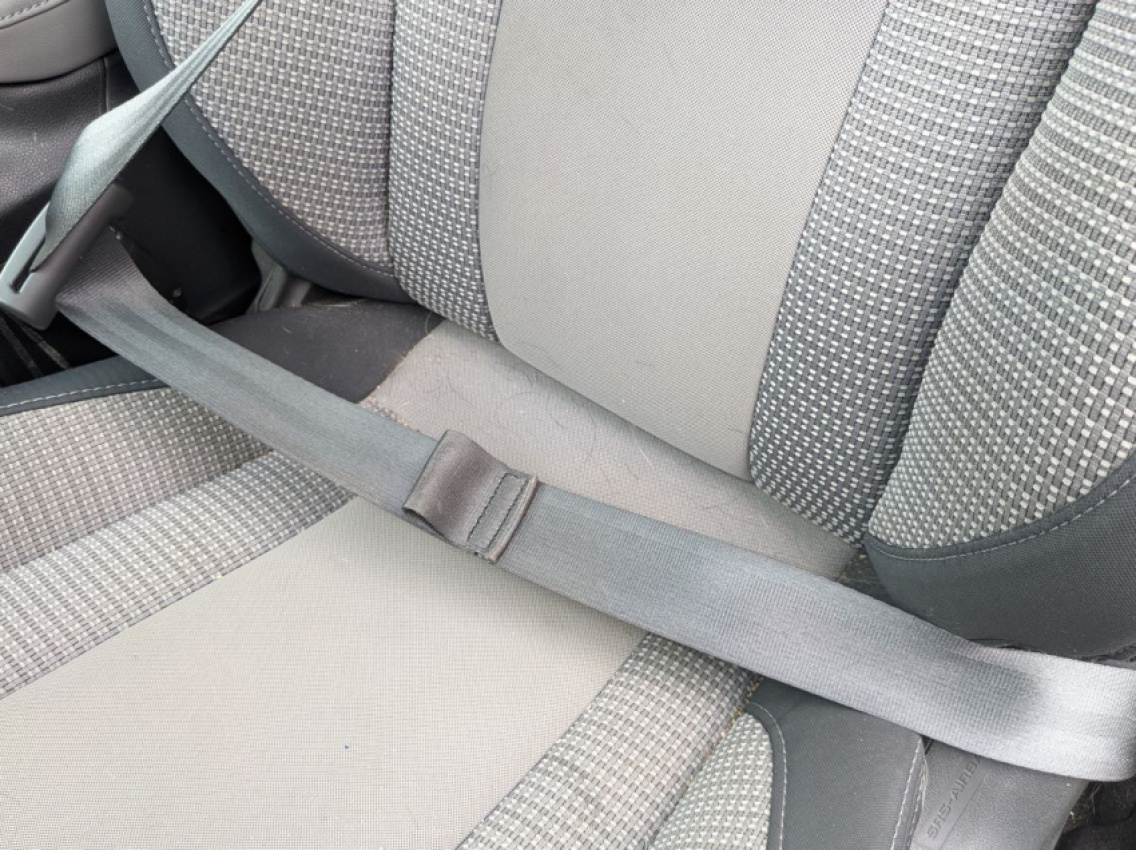 autos, cars, cars, safety, seatbelt, the fascinating reason why seat belts have an extra loop of fabric